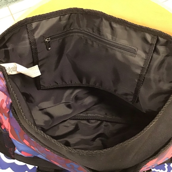 π PLC-All Terrain Travel Systems Messenger Bag - Picture 10 of 12